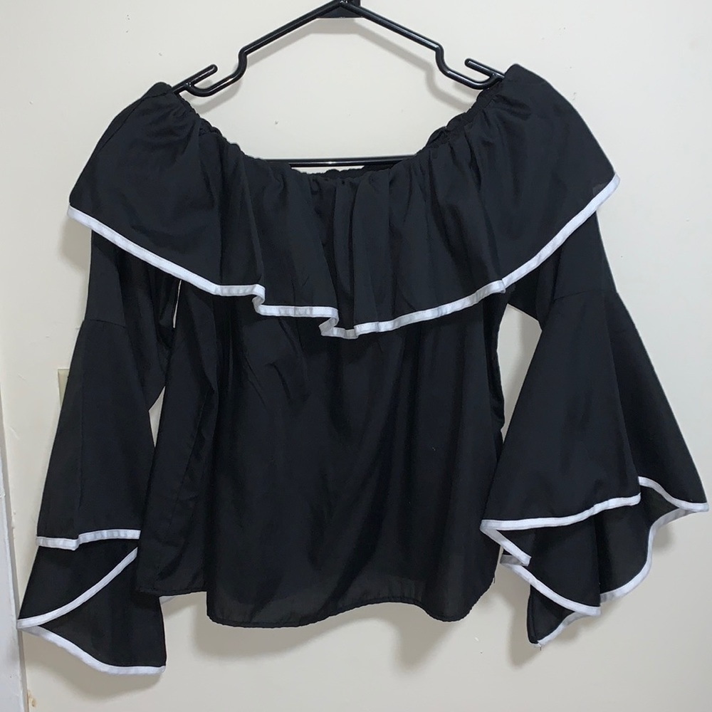 off the shoulder top w/ while outline and sleeves